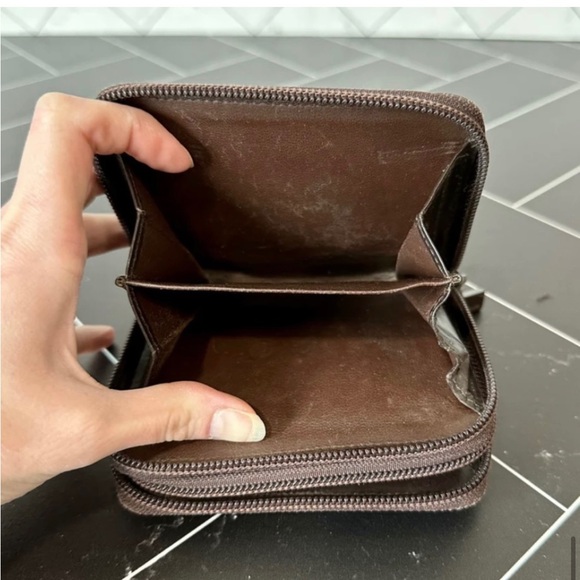 Authentic Vintage Brown Gucci Compact Patent Leather Zip Wallet - Picture 7 of 7